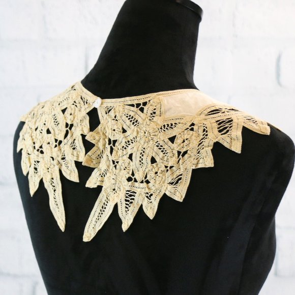 Vintage Accessories - Vintage Angel Wings Ivory Cutwork Lace Collar